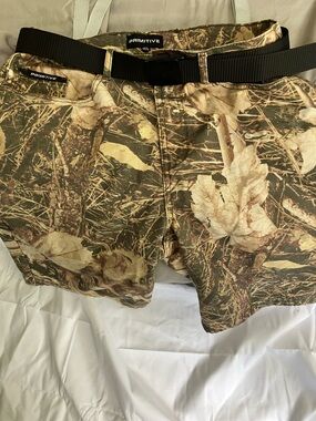 Primitive Men’s Camo Cargo Shorts in Brown and Green
